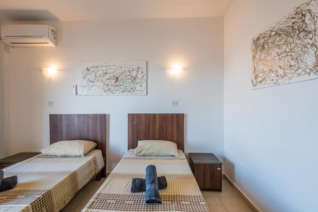 Seashells Apartments With Terrace, Just Off The Seafront In Bugibba - By Getawaysmalta St. Paul's Bay Exterior photo